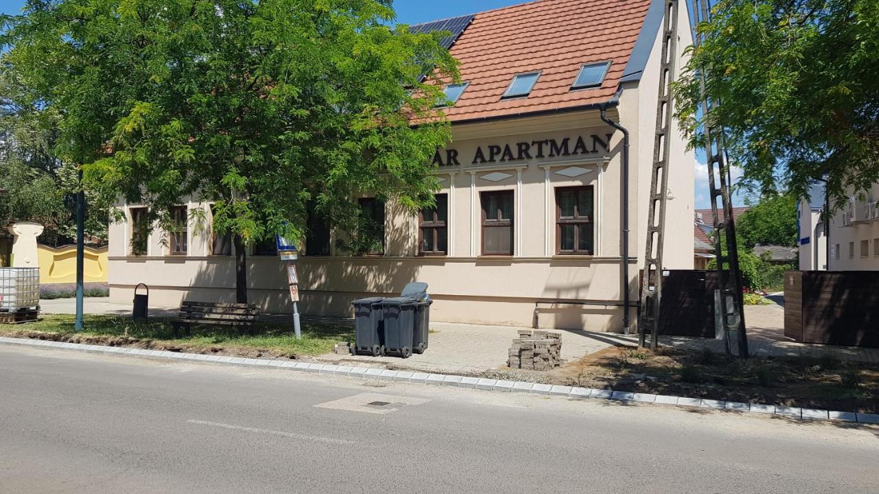 Vegvar Delux Apartman Gyula Eksteriør bilde