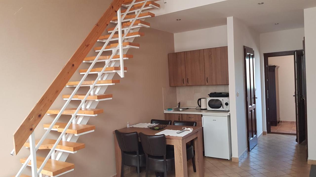 Vegvar Delux Apartman Gyula Eksteriør bilde