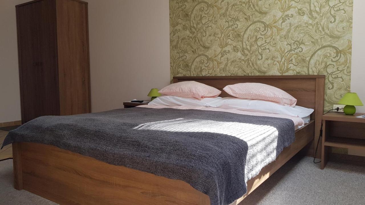 Vegvar Delux Apartman Gyula Eksteriør bilde