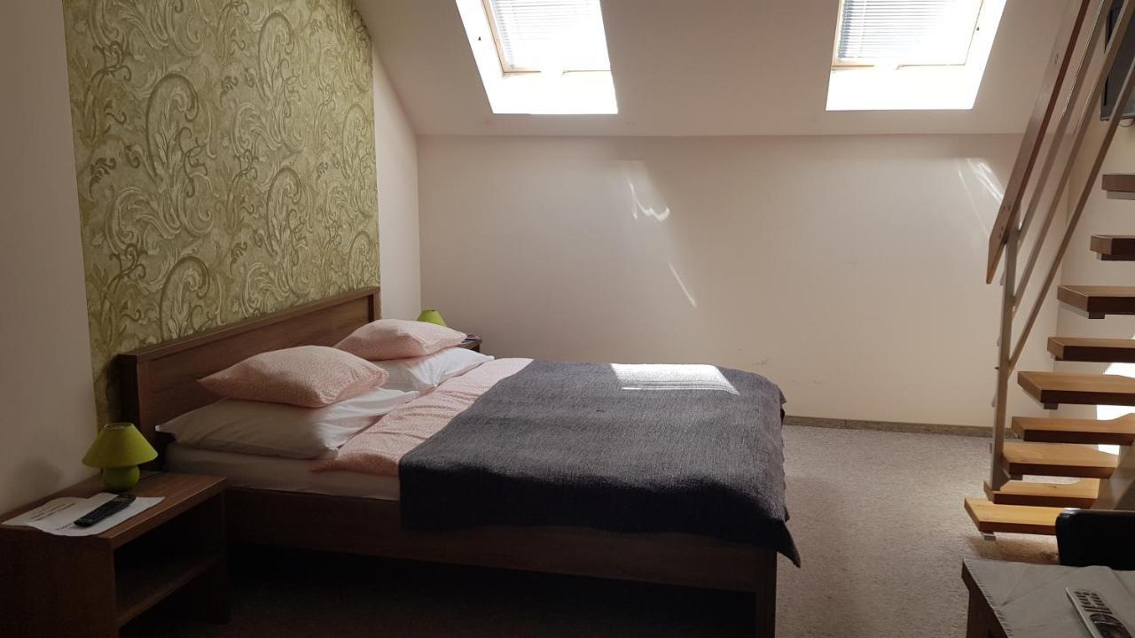 Vegvar Delux Apartman Gyula Eksteriør bilde
