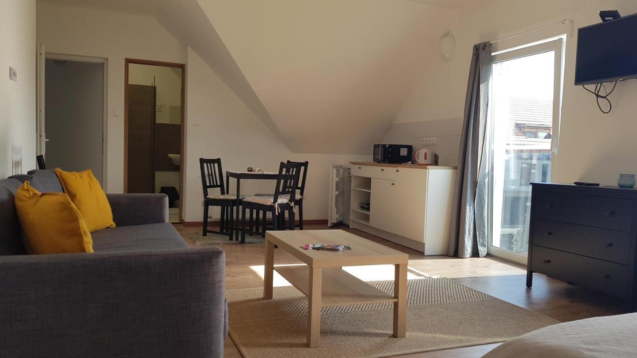 Vegvar Delux Apartman Gyula Eksteriør bilde